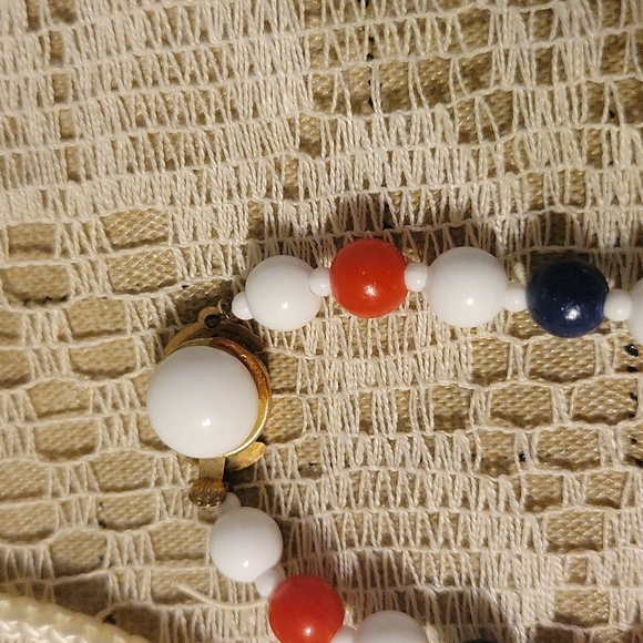 Three Vintage Necklaces plus Bonus - Picture 8 of 12